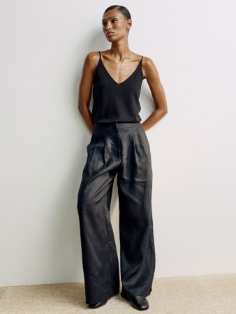 широкие брюки из льна премиум качества фотография