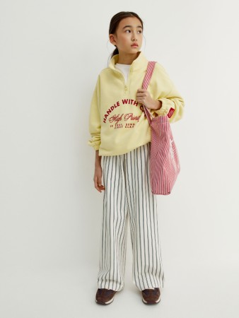 широкие брюки в полоску для девочек фотография