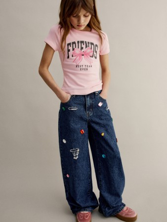 широкие джинсы с декором для девочек фотография