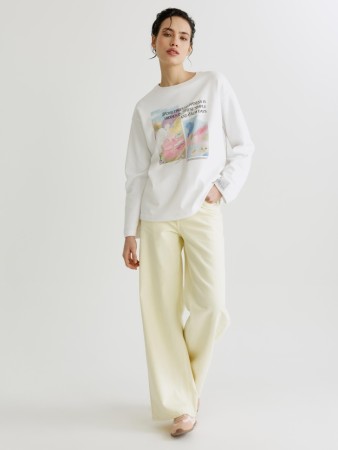 широкие джинсы со средней посадкой фотография