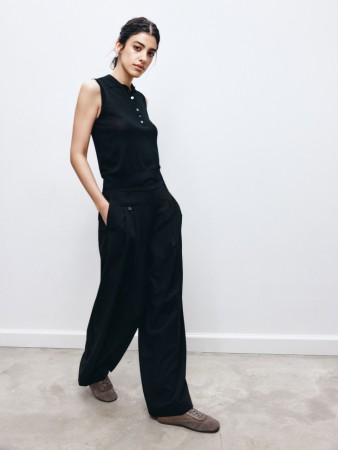 широкие костюмные брюки из премиальной ткани с содержанием шерсти фотография