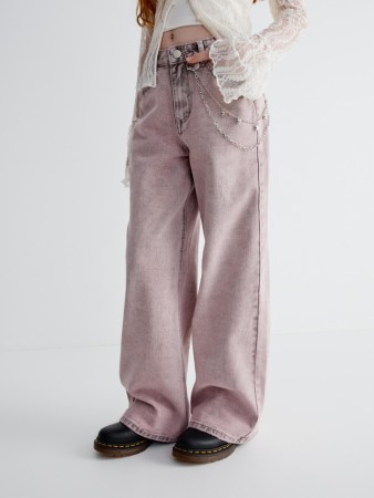 широкие розовые джинсы с декоративной цепочкой для девочек фотография