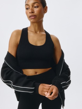 спортивный укороченный топ фотография