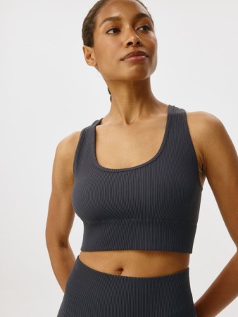 спортивный укороченный топ фотография