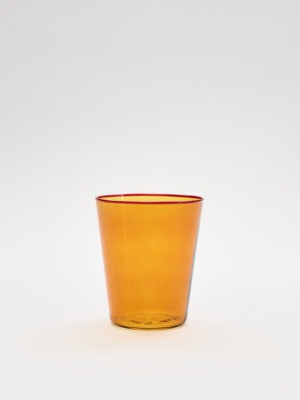 стакан из яркого стекла - посуда