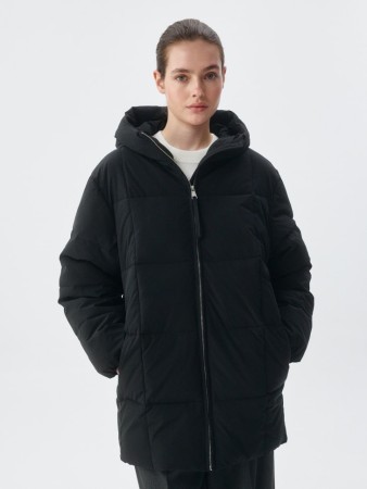 стеганая куртка c капюшоном фотография