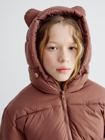 стеганая куртка с ушками на капюшоне для девочек фотография