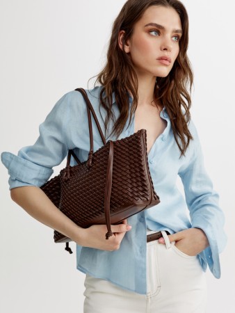 сумка из плетеной экокожи фотография