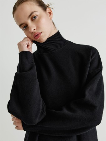 свитер с воротником-стойкой - женская одежда с воротом 