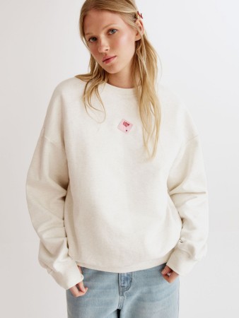свитшот из футера с патчем - женская одежда с круглым вырезом 