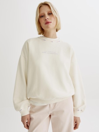 свитшот оверсайз с принтом из футера с бархатистым эффектом фотография