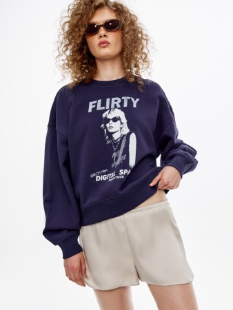 свитшот оверсайз с принтом из линейки  young фотография