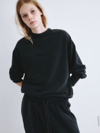 свитшот оверсайз с вышивкой из линейки  young фотография