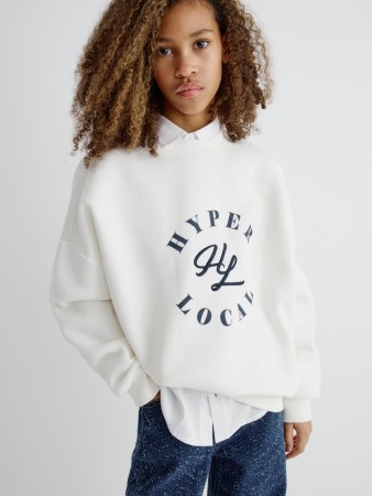 свитшот с вышивкой и принтом для девочек фотография