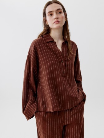 свободная рубашка из смесового льна фотография