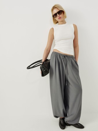 свободные брюки-аладдины из костюмной ткани - женская одежда, обувь и аксессуары на защипе 