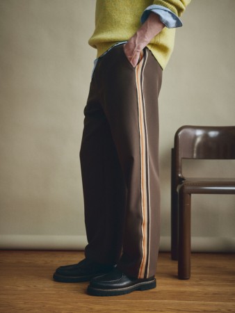 свободные брюки с лампасами фотография