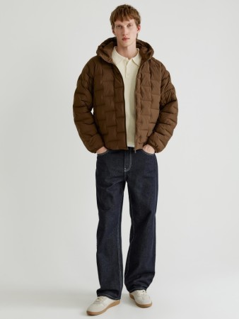 свободные джинсы со средней посадкой фотография