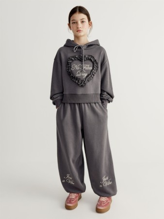 свободные джоггеры со вышивкой для девочек фотография