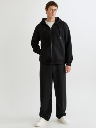 свободные трикотажные брюки фотография