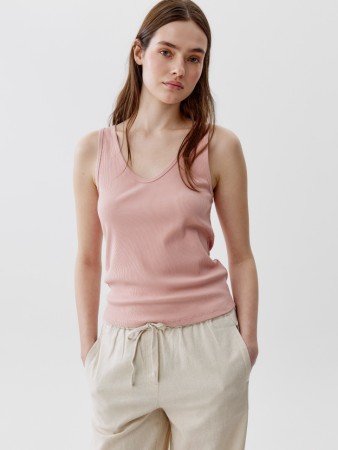 топ приталенный с треугольным вырезом в рубчик - женские топы и майки