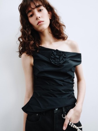 топ с декором из линейки  young фотография