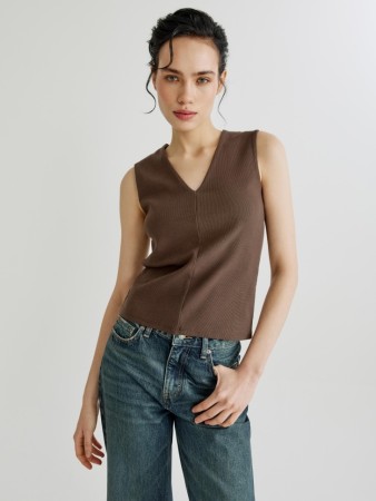 топ с треугольным вырезом в рубчик - женские топы и майки с вырезом 