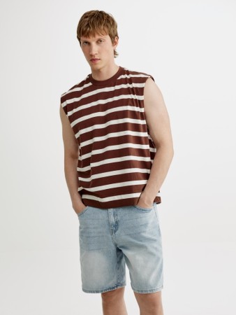 трикотажная майка в полоску фотография