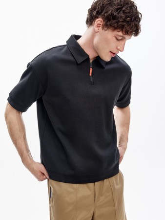 трикотажное поло оверсайз на молнии фотография