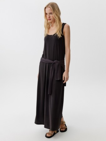 трикотажное свободное платье макси без рукавов фотография