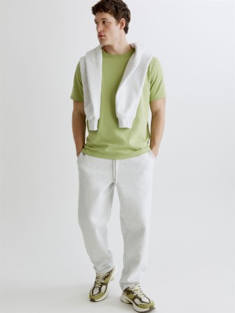 трикотажные брюки из утепленного футера фотография