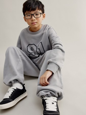 трикотажные брюки с утяжками по низу для мальчиков фотография