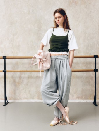 трикотажные брюки с утяжками по низу из линейки  young фотография