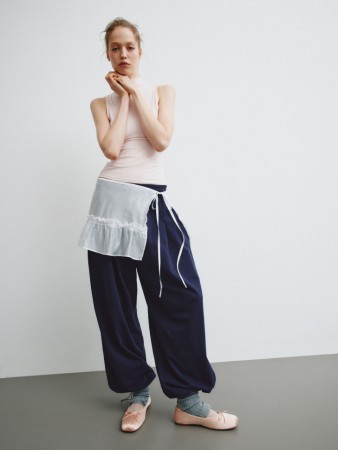 трикотажные брюки с утяжками по низу из линейки  young фотография