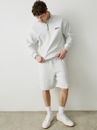 трикотажные прямые шорты фотография