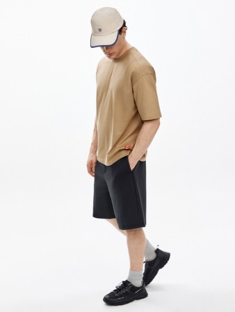 трикотажные удлиненные шорты фотография