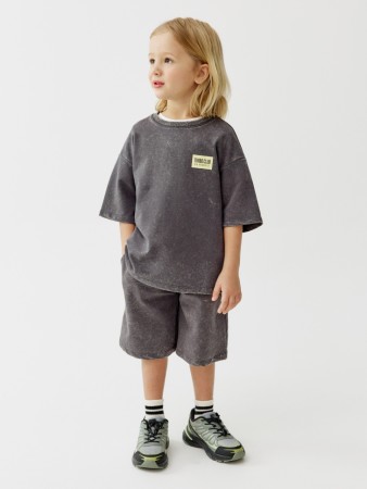 удлиненные шорты с эффектом стирки для мальчиков фотография