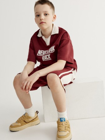 удлиненные шорты с лампасами для мальчиков фотография