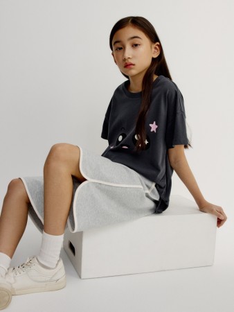 удлиненные трикотажные шорты для девочек фотография