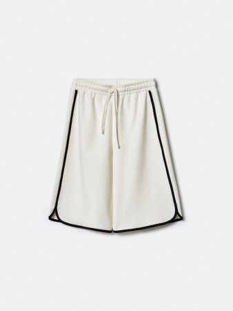 удлиненные трикотажные шорты для девочек фотография