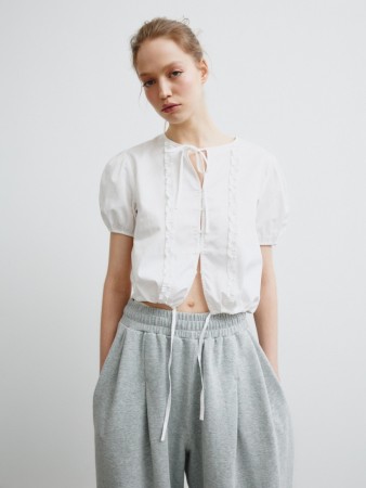укороченная блузка с коротким рукавом из линейки  young фотография