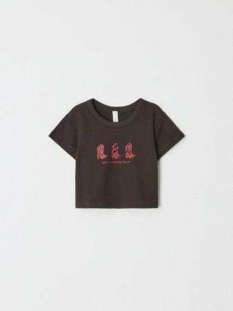 укороченная футболка с принтом для девочек фотография