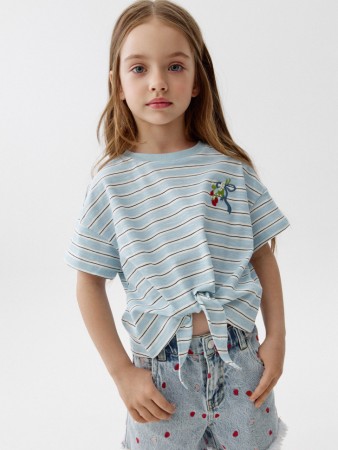 укороченная футболка в полоску с узлом для девочек фотография