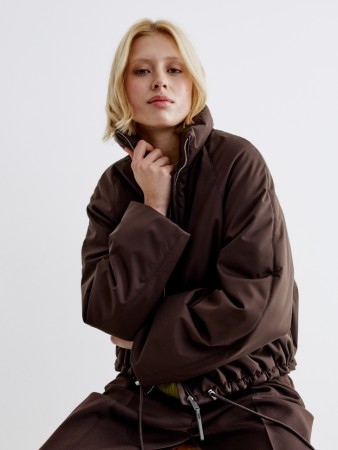 укороченная куртка с водоотталкивающей пропиткой фотография