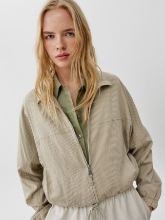 укороченная куртка с воротником стойкой - женские куртки на резинке 