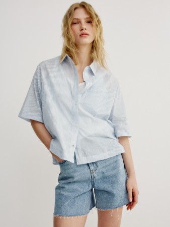 укороченная рубашка оверсайз из хлопка фотография