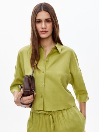 укороченная рубашка оверсайз из смесового льна фотография