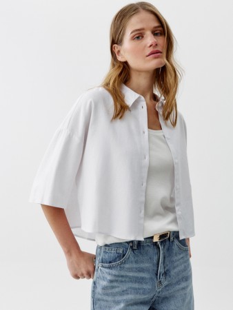 укороченная рубашка оверсайз из вискозы и льна фотография