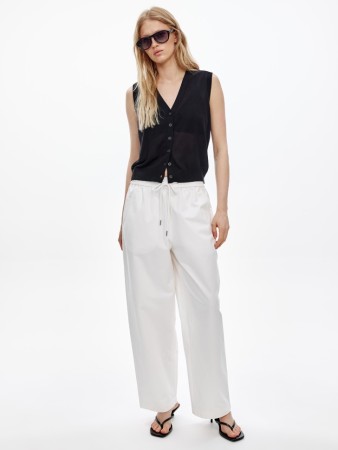 укороченные объемные брюки из хлопка фотография