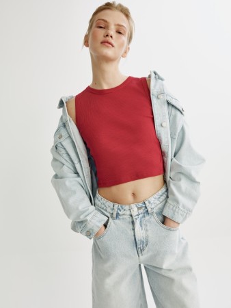 укороченный приталенный топ в рубчик - женские топы и майки приталенные 